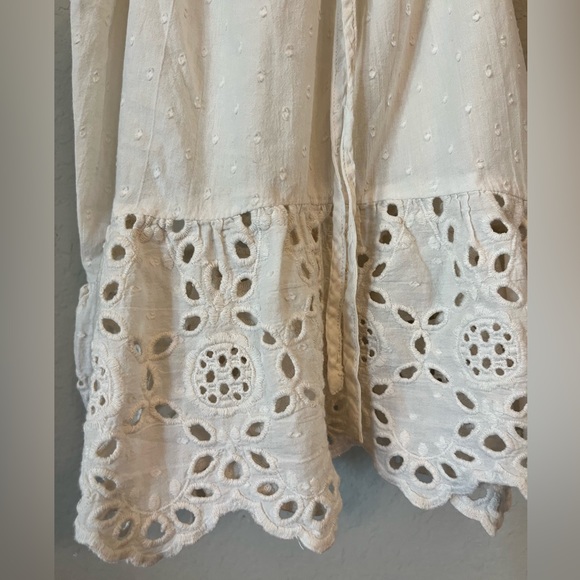 White halter style top with patterned eyelets. - Picture 4 of 4